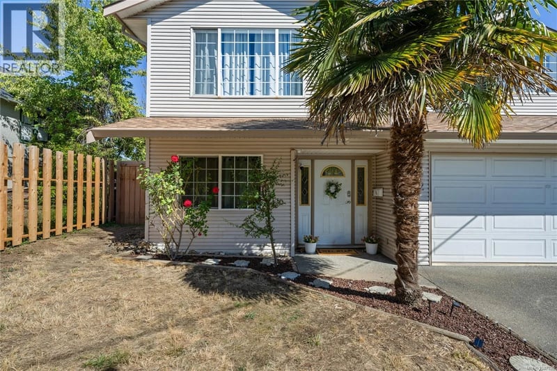 632 Howard Avenue, Nanaimo, British Columbia, V9R3S7, Nanaimo, British Columbia — photo 1 of 5