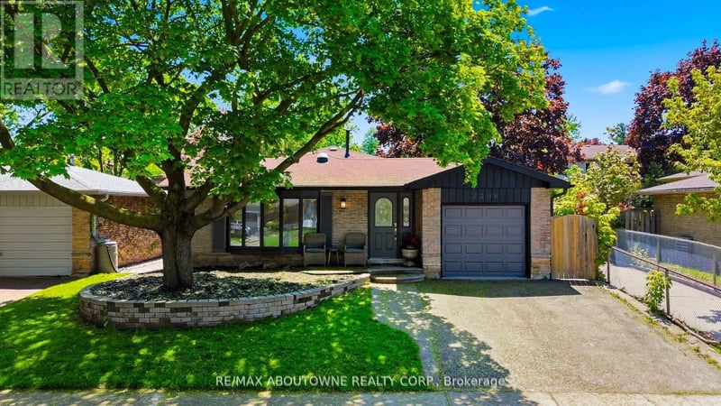 2306 Devon Road, Oakville (FD Ford), Ontario, L6J5R4, Oakville (FD Ford), Ontario — photo 1 of 5