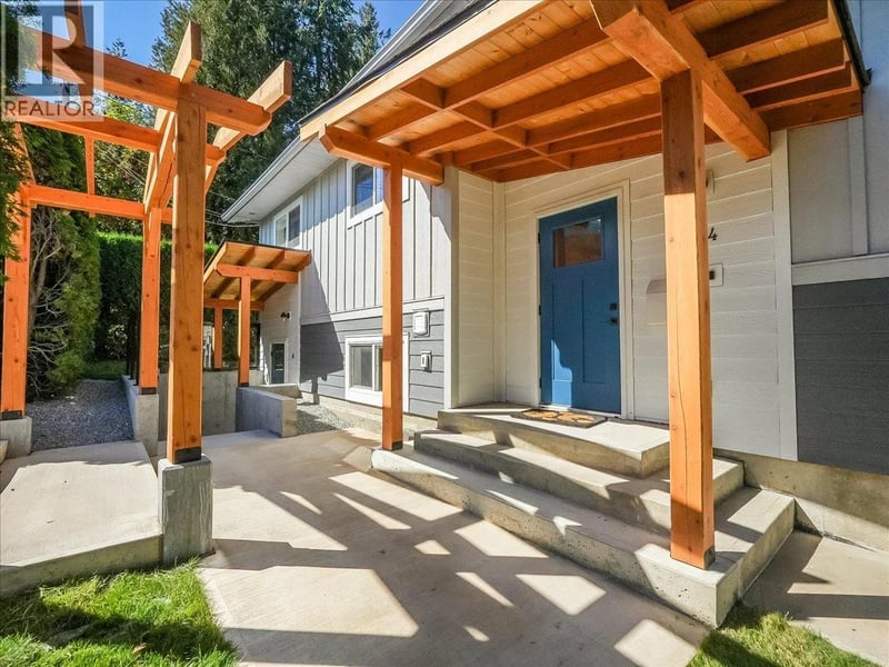 324 Richards Street West, Nelson, British Columbia, V1L6E8, Nelson, British Columbia — photo 1 of 5