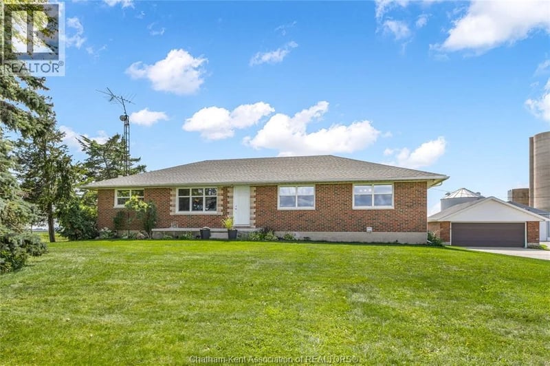 27156 ST CLAIR Road, Wallaceburg, Ontario, N8A4L3, Wallaceburg, Ontario — photo 1 of 5