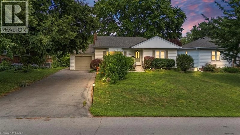 1063 JOAN Drive, Burlington, Ontario, L7T3H3, Burlington, Ontario — photo 1 of 5