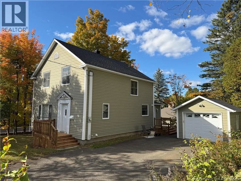 25 Park Street, Edmundston, New Brunswick, E3V1Y8, Edmundston, New Brunswick — photo 1 of 5