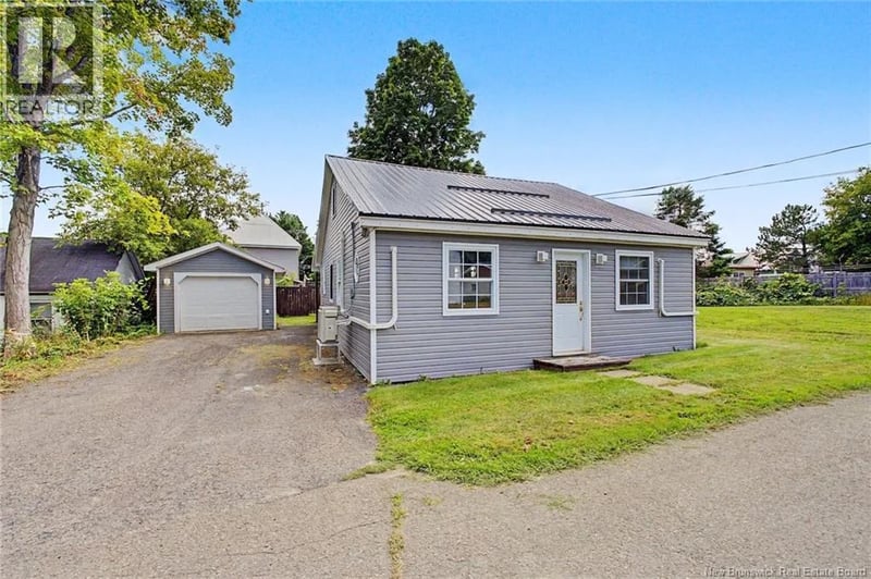 121 Charlotte Street, Woodstock, New Brunswick, E7M1J9, Woodstock, New Brunswick — photo 1 of 5