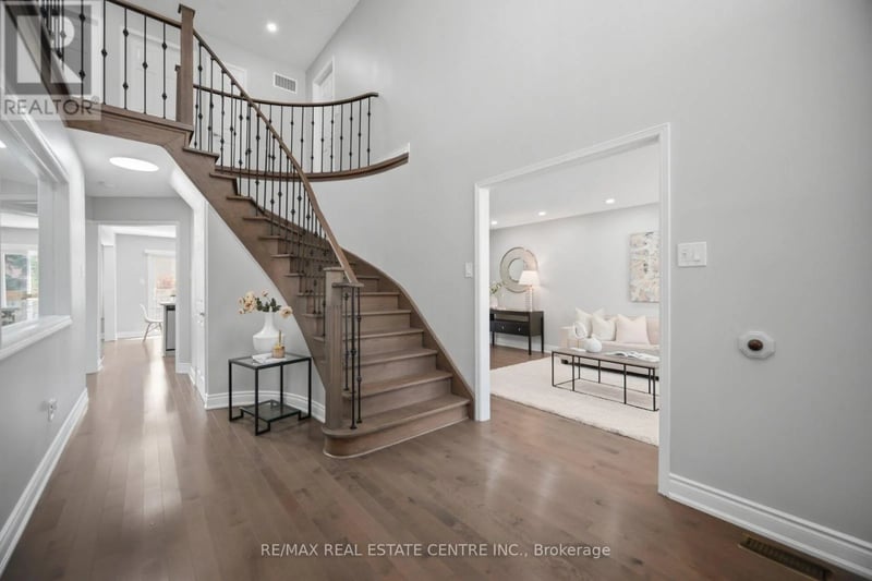 1558 Highbrook Avenue, Mississauga (East Credit), Ontario, L5M4V8, Mississauga (East Credit), Ontario — photo 1 of 5