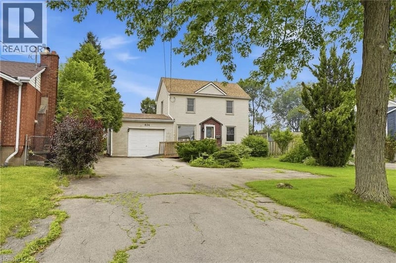 834 MOHAWK Road East, Hamilton, Ontario, L8T2R5, Hamilton, Ontario — photo 1 of 5