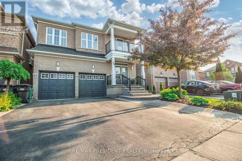 44 Robitaille Drive, Brampton (Sandringham-Wellington), Ontario, L6R0H6, Brampton (Sandringham-Wellington), Ontario — photo 1 of 5