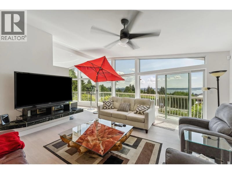 1725 ROSEBERY Avenue, West Vancouver, British Columbia, V7V2Z5, West Vancouver, British Columbia — photo 1 of 5