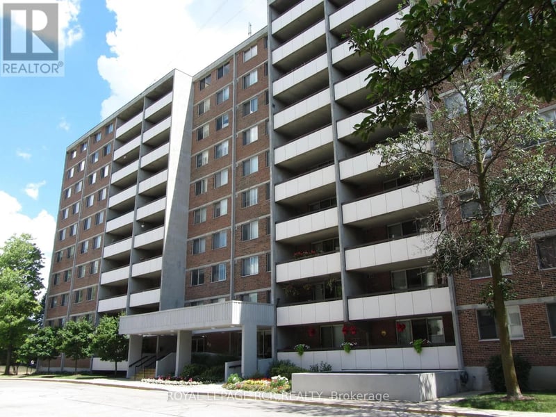 #1011 40 William Roe Boulevard, Newmarket (Central Newmarket), Ontario, L3Y5N7, Newmarket (Central Newmarket), Ontario — photo 1 of 5