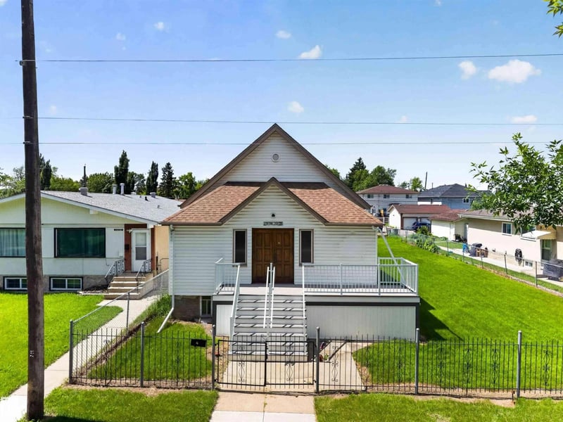 13156 101 st NW, Edmonton, Alberta, T5E4E9, Edmonton, Alberta — photo 1 of 5