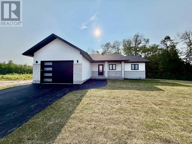 55 Eddy Crescent, Pembroke, Ontario, K8A0M1, Pembroke, Ontario — photo 1 of 5