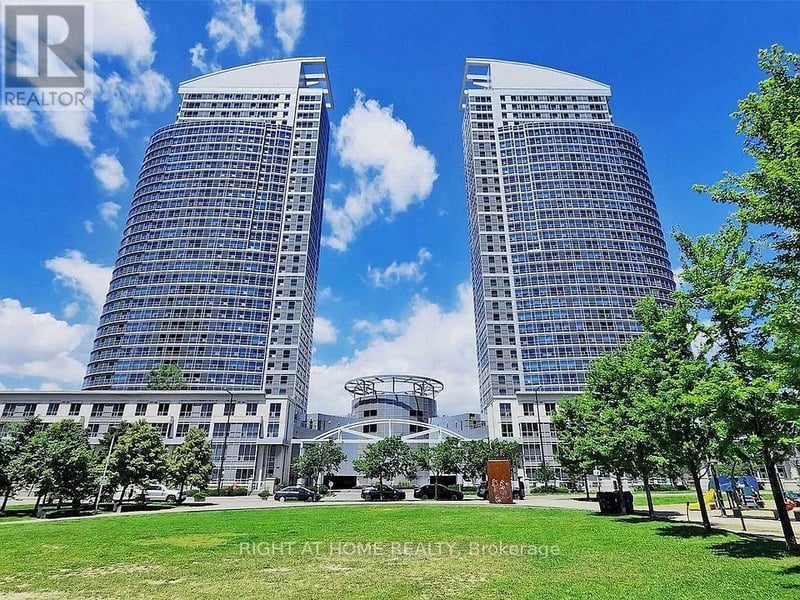 #1615 36 Lee Centre Drive, Toronto (Woburn), Ontario, M1H3K2, Toronto (Woburn), Ontario — photo 1 of 5