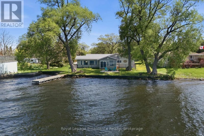 33 Peats Point Lane, Prince Edward County (Ameliasburg Ward), Ontario, K8N4Z7, Prince Edward County (Ameliasburg Ward), Ontario — photo 1 of 5
