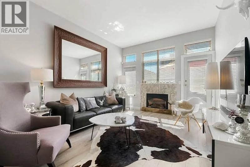 #D 136 4TH Street, North Vancouver, British Columbia, V7M1H5, North Vancouver, British Columbia — photo 1 of 5