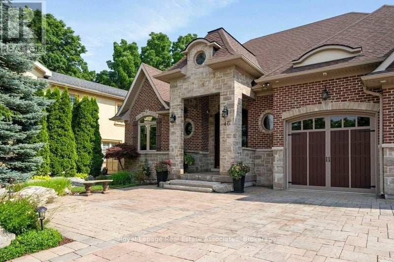 46 Scott Street, Brampton (Downtown Brampton), Ontario, L6V1S2, Brampton (Downtown Brampton), Ontario — photo 1 of 5