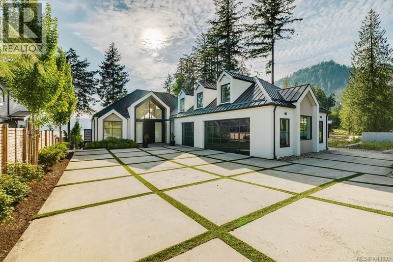 7380 Lakefront Drive, Lake Cowichan, British Columbia, V0R2G1, Lake Cowichan, British Columbia — photo 1 of 5
