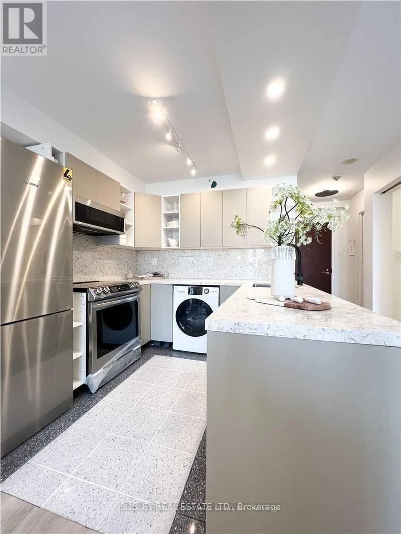 #803 1055 Bay Street, Toronto (Bay Street Corridor), Ontario, M5S3A3, Toronto (Bay Street Corridor), Ontario — photo 1 of 5