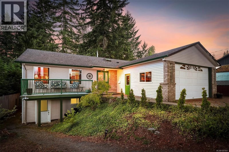 2797 Keswick Avenue, Cumberland, British Columbia, V0R1S0, Cumberland, British Columbia — photo 1 of 5