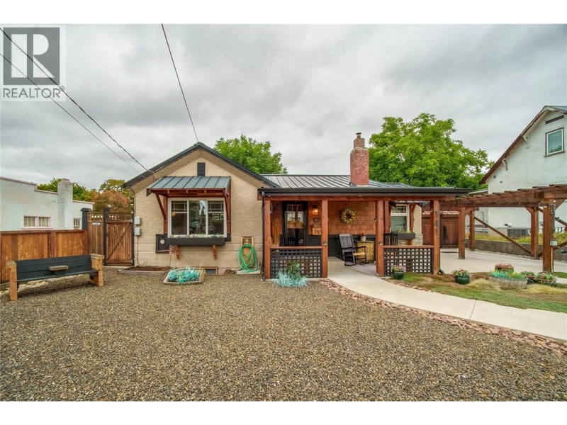 141 Regina Avenue, Penticton, British Columbia, V2A2K7, Penticton, British Columbia — photo 1 of 5
