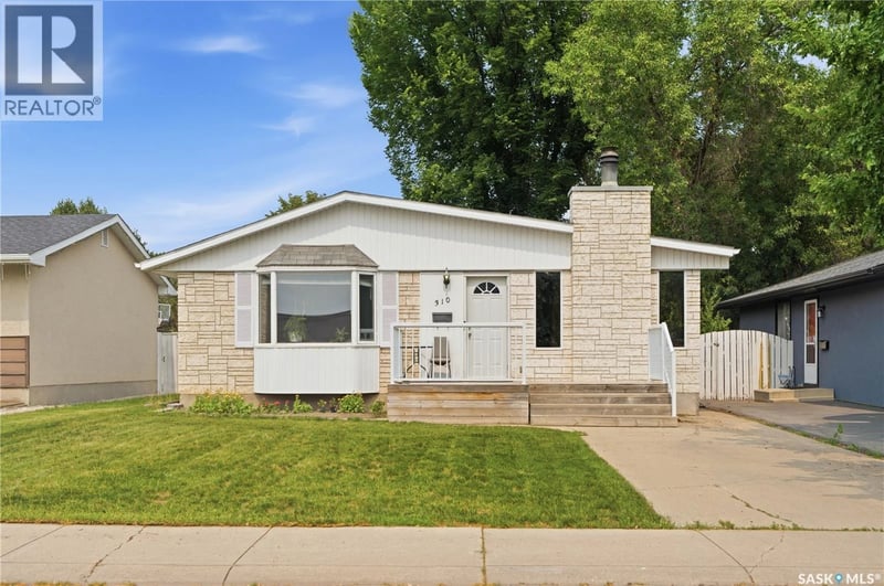 310 Douglas CRESCENT, Saskatoon, Saskatchewan, S7L4T4, Saskatoon, Saskatchewan — photo 1 of 5
