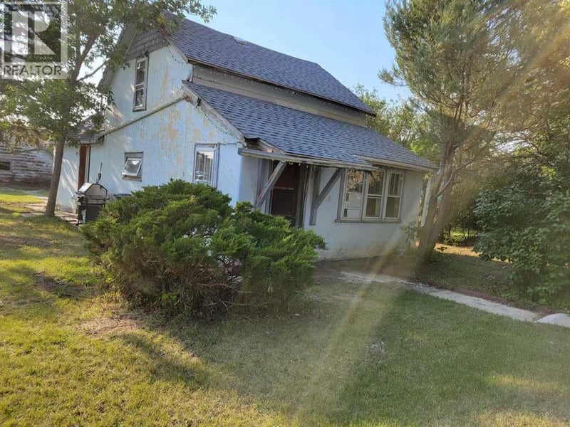 131 5 Avenue East, Three Hills, Alberta, T0M2A0, Three Hills, Alberta — photo 1 of 2