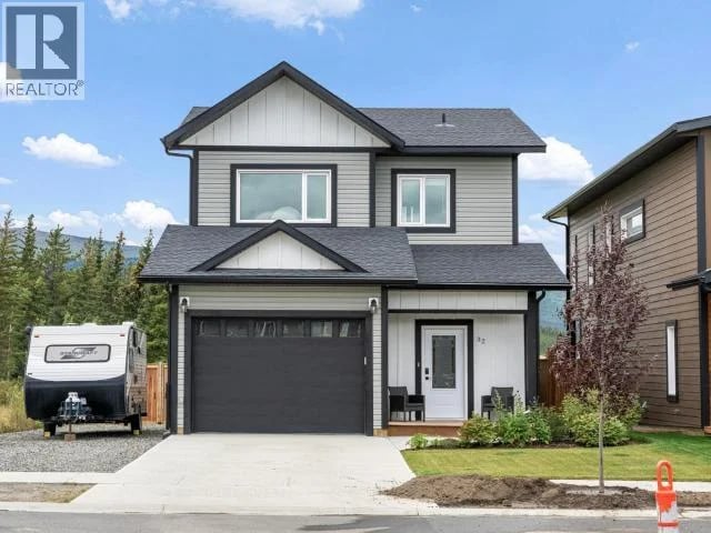 32 EUGENE AVENUE, Whitehorse, Yukon, Y1A0S9, Whitehorse, Yukon — photo 1 of 5