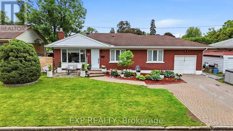 748 WESTON Drive, Ottawa, Ontario, K1G1W2, Ottawa, Ontario — photo 1 of 5