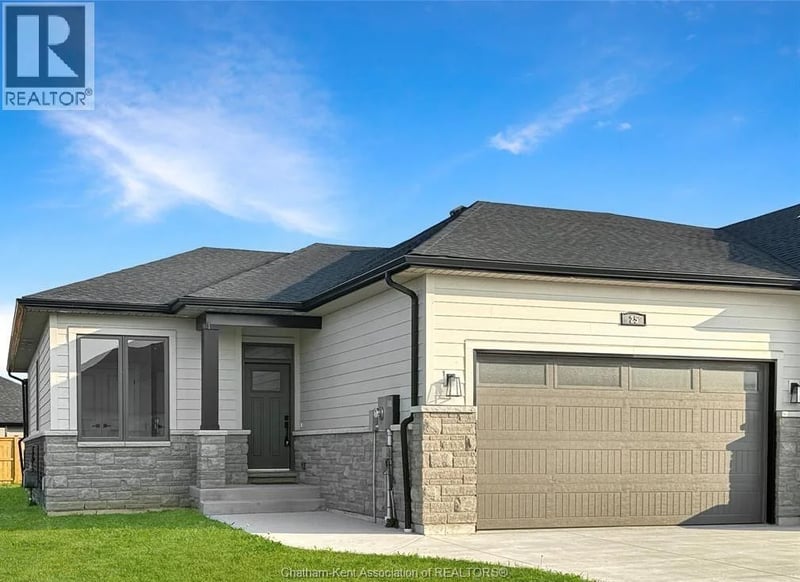 25 Duskridge Road, Chatham, Ontario, N7L0G7, Chatham, Ontario — photo 1 of 5