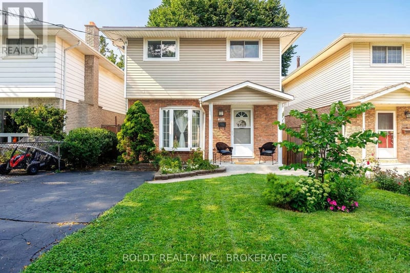 13 1/2 Northglen Avenue, St. Catharines (Port Weller), Ontario, L2M1B3, St. Catharines (Port Weller), Ontario — photo 1 of 5