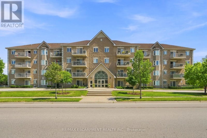 #101 4016 Kilmer Drive, Burlington (Tansley), Ontario, L7M5A7, Burlington (Tansley), Ontario — photo 1 of 5