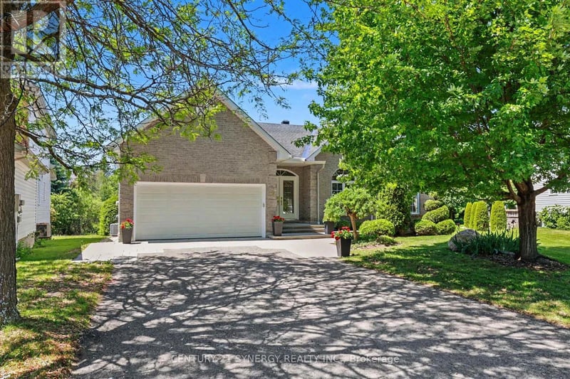 17 Warnock Court, Ottawa, Ontario, K1J1H1, Ottawa, Ontario — photo 1 of 5