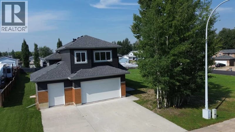 905 7 Avenue, Fox Creek, Alberta, T0H3Z0, Fox Creek, Alberta — photo 1 of 5
