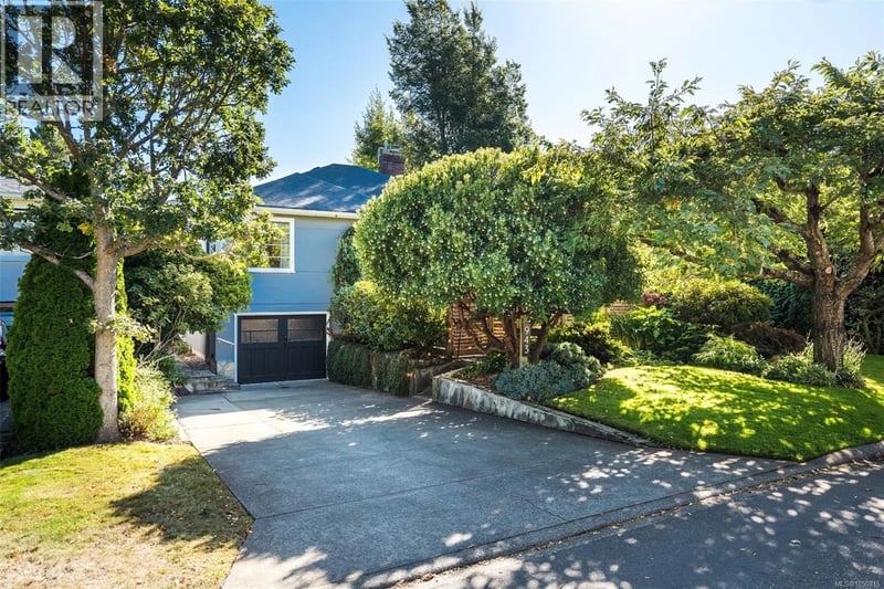 943 Linkleas Avenue, Oak Bay, British Columbia, V8S5C4, Oak Bay, British Columbia — photo 1 of 5