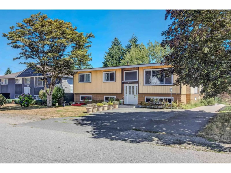 9656 125 Street, Surrey, British Columbia, V3V4Y1, Surrey, British Columbia — photo 1 of 5