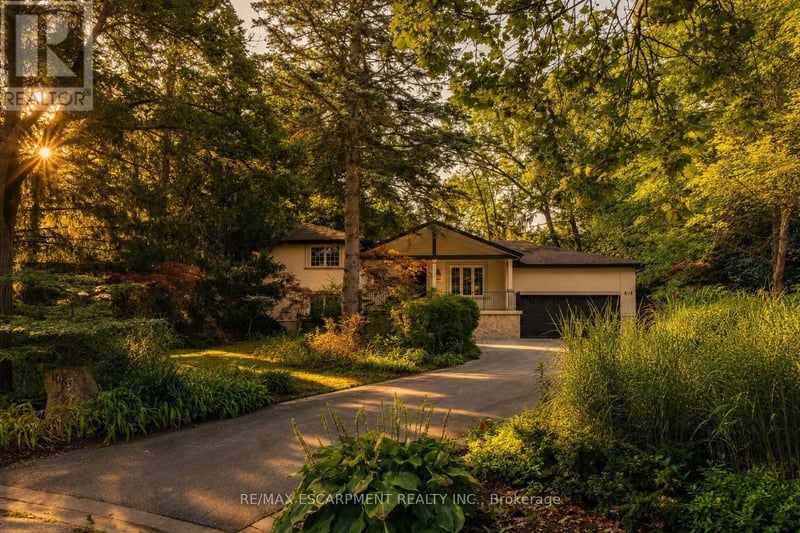 1063 Greenoaks Drive, Mississauga (Lorne Park), Ontario, L5J3A1, Mississauga (Lorne Park), Ontario — photo 1 of 5