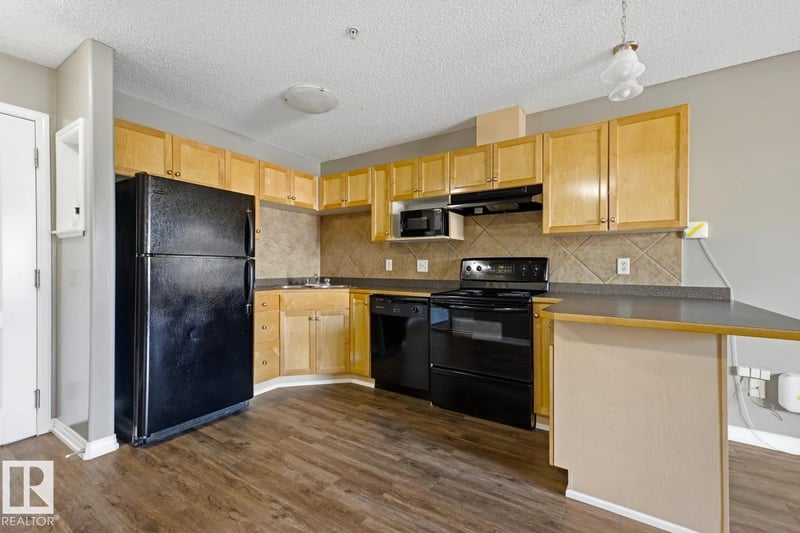 #101 7511 171 ST NW, Edmonton, Alberta, T5T6S7, Edmonton, Alberta — photo 1 of 5