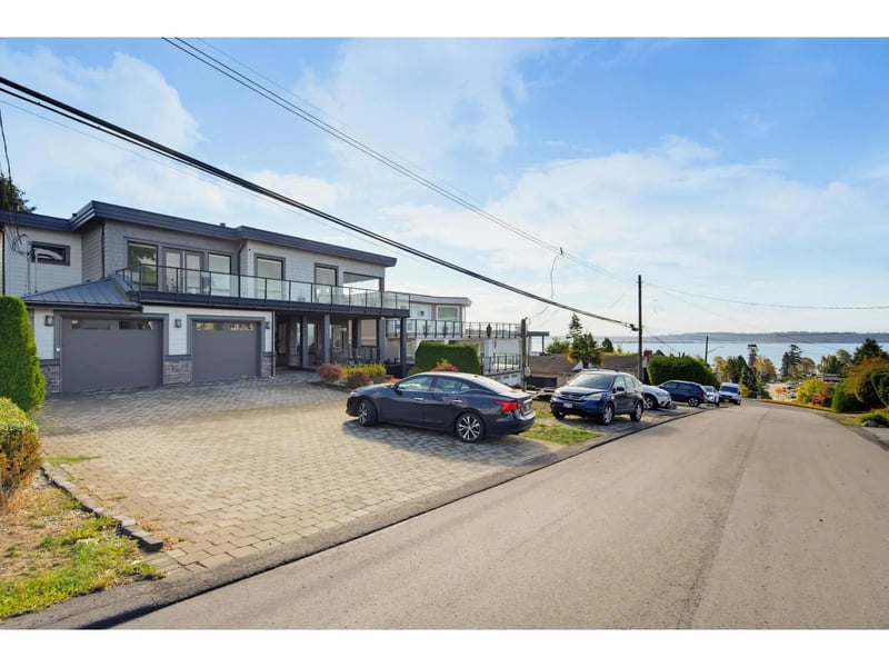 1040 LEE Street, White Rock, British Columbia, V4B4P1, White Rock, British Columbia — photo 1 of 5
