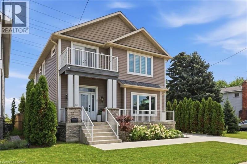 793 BEACH Boulevard, Hamilton, Ontario, L8H6Z2, Hamilton, Ontario — photo 1 of 5