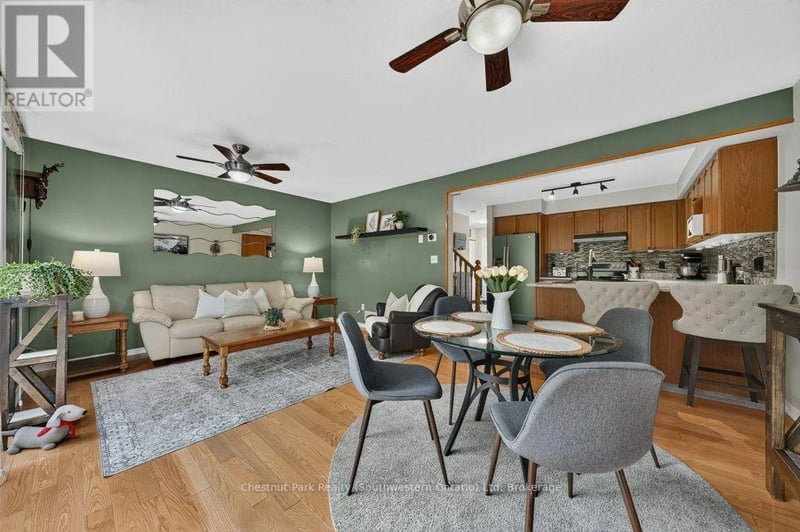 #48 31 Schroder Crescent, Guelph (Grange Road), Ontario, N1E7M6, Guelph (Grange Road), Ontario — photo 1 of 5