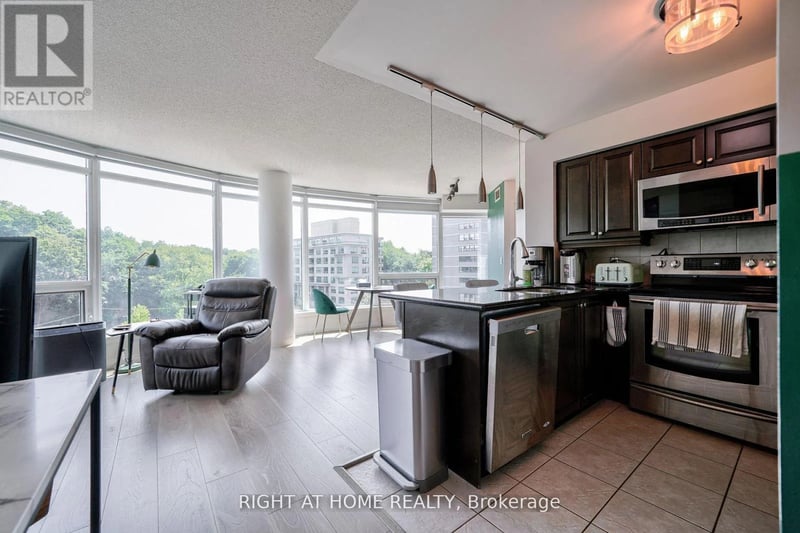 #813 18 Valley Woods Road, Toronto (Parkwoods-Donalda), Ontario, M3A0A1, Toronto (Parkwoods-Donalda), Ontario — photo 1 of 5