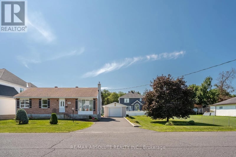 1880 Kingsdale Avenue, Ottawa, Ontario, K1T1J1, Ottawa, Ontario — photo 1 of 5