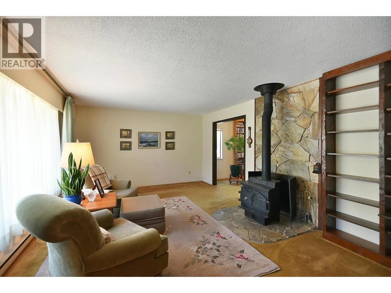 5749 SURF Circle, Sechelt, British Columbia, V0N3A0, Sechelt, British Columbia — photo 1 of 5