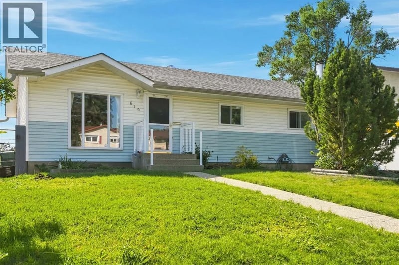 619 101 Avenue Southwest, Calgary, Alberta, T2W0A2, Calgary, Alberta — photo 1 of 5