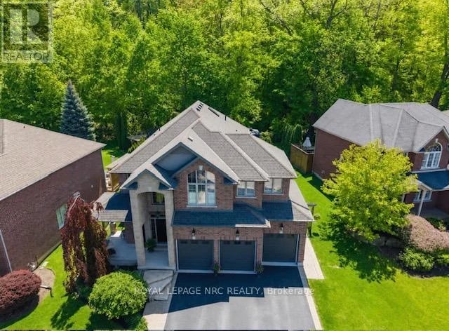 27 Bell Avenue, Grimsby (Grimsby East), Ontario, L3M1B2, Grimsby (Grimsby East), Ontario — photo 1 of 5