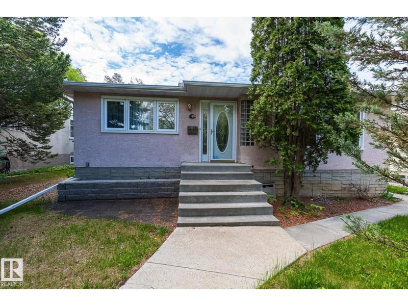 11815 76 AV NW, Edmonton, Alberta, T6G0L1, Edmonton, Alberta — photo 1 of 5