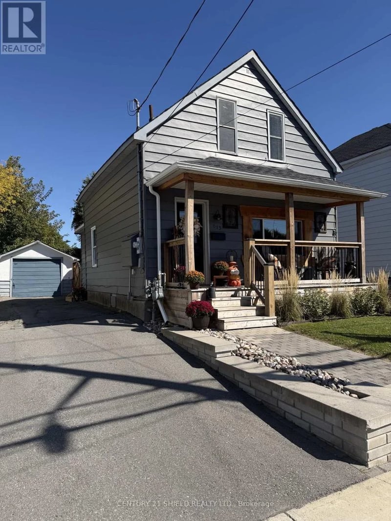 813 York Street, Cornwall, Ontario, K6J4A7, Cornwall, Ontario — photo 1 of 5