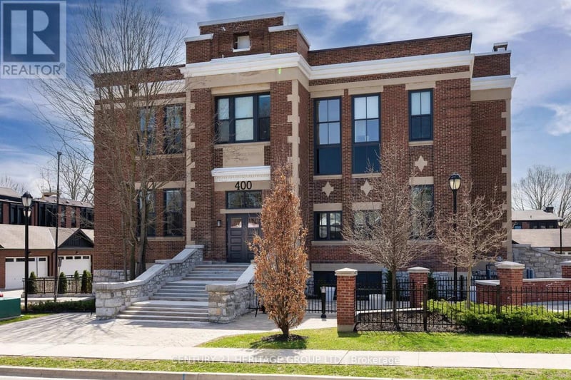 #304 400 Park Avenue, Newmarket (Central Newmarket), Ontario, L3Y1V8, Newmarket (Central Newmarket), Ontario — photo 1 of 5