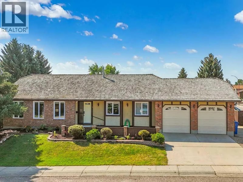 5 Ross View Bay Southeast, Medicine Hat, Alberta, T1B3H9, Medicine Hat, Alberta — photo 1 of 5