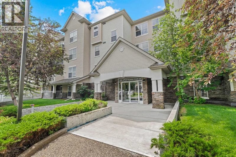 2000 Applevillage Court Southeast, Calgary, Alberta, T2A7Z7, Calgary, Alberta — photo 1 of 5