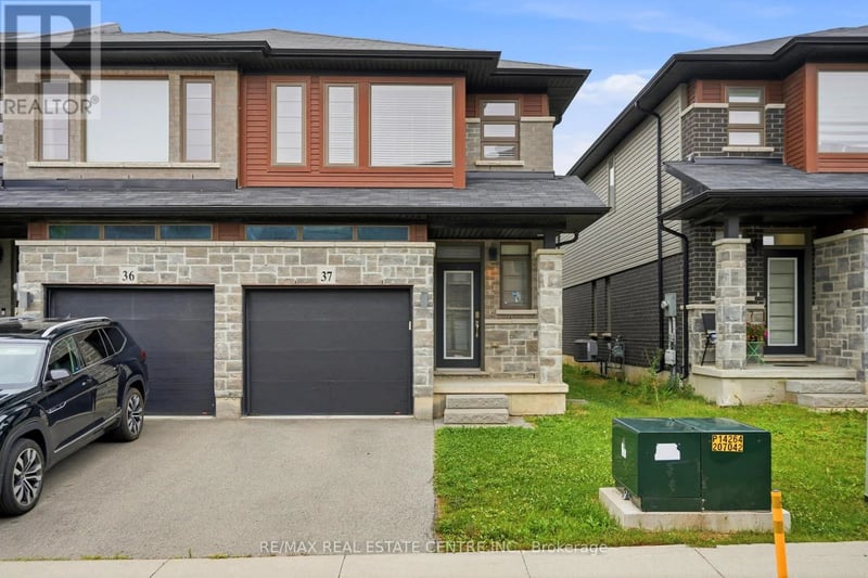 #37 30 Times Square Boulevard, Hamilton (Stoney Creek Mountain), Ontario, L8J0M1, Hamilton (Stoney Creek Mountain), Ontario — photo 1 of 5