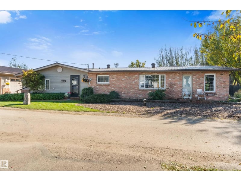 6016 52 AV, Rural Lac Ste. Anne County, Alberta, T0E0A0, Rural Lac Ste. Anne County, Alberta — photo 1 of 5